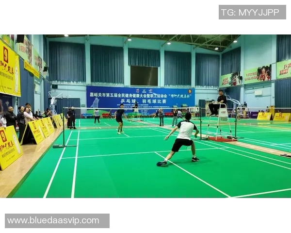 乒乓球与羽毛球选手走进校园开展交流活动促进学生体育兴趣与技能提升